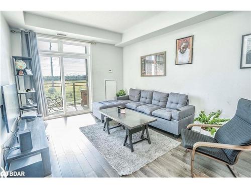 323-5317 Upper Middle Road, Burlington, ON - Indoor Photo Showing Living Room