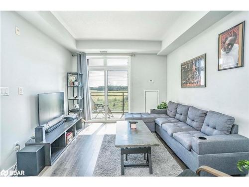 323-5317 Upper Middle Road, Burlington, ON - Indoor Photo Showing Living Room