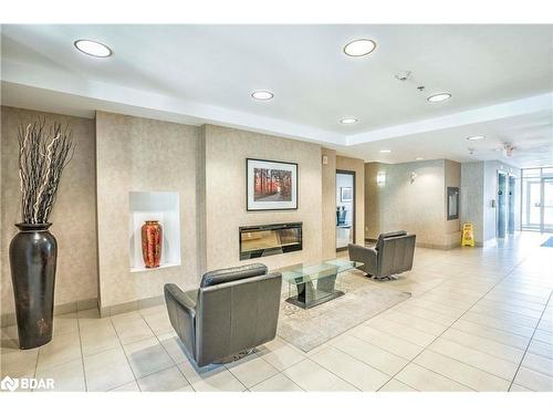 323-5317 Upper Middle Road, Burlington, ON - Indoor Photo Showing Other Room