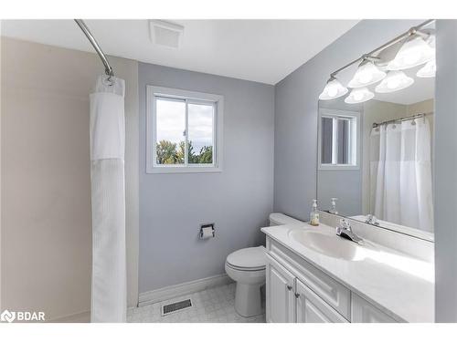 3 Comforts Cove, Innisfil, ON - Indoor Photo Showing Bathroom