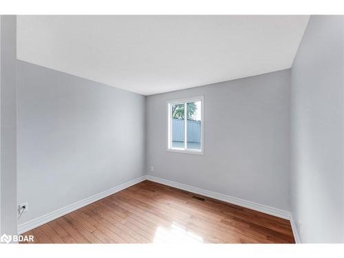 3 Comforts Cove, Innisfil, ON - Indoor Photo Showing Other Room