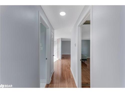 3 Comforts Cove, Innisfil, ON - Indoor Photo Showing Other Room