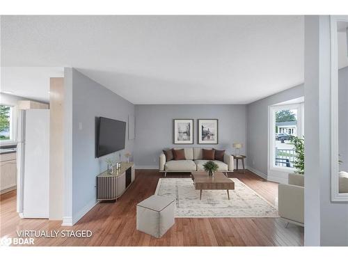 3 Comforts Cove, Innisfil, ON - Indoor Photo Showing Living Room