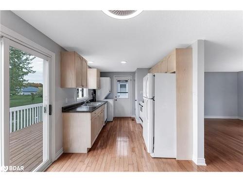 3 Comforts Cove, Innisfil, ON - Indoor Photo Showing Kitchen