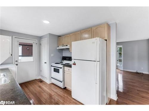 3 Comforts Cove, Innisfil, ON - Indoor Photo Showing Kitchen