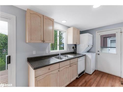 3 Comforts Cove, Innisfil, ON - Indoor Photo Showing Laundry Room