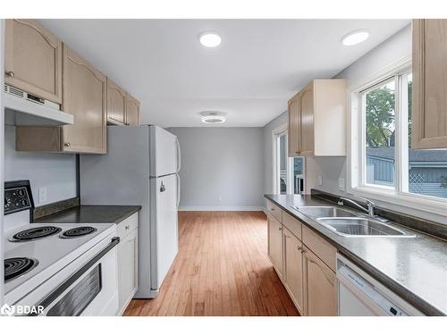 3 Comforts Cove, Innisfil, ON - Indoor Photo Showing Kitchen With Double Sink
