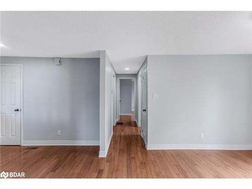 3 Comforts Cove, Innisfil, ON - Indoor Photo Showing Other Room