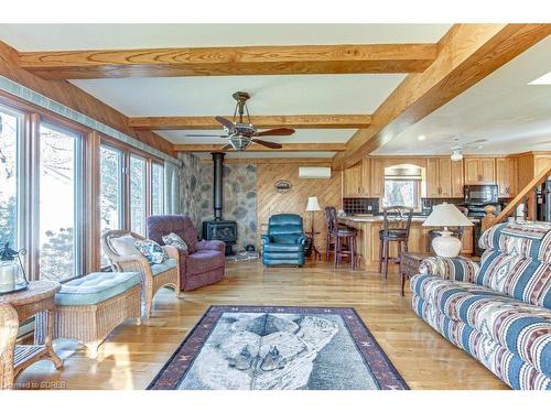 356 Cedar Drive, Turkey Point, ON - Indoor Photo Showing Living Room