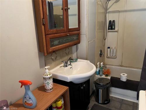 924 Mcdowell Road E, Simcoe, ON - Indoor Photo Showing Bathroom