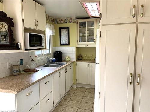 11-44 Richardson Drive, Port Dover, ON - Indoor Photo Showing Kitchen With Double Sink