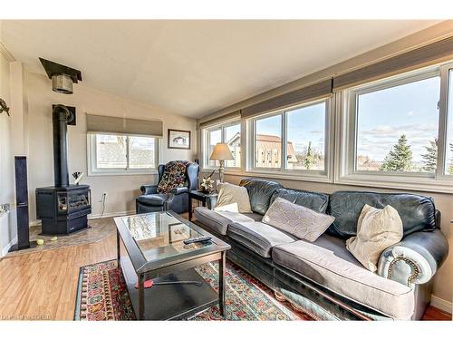 982 59 Highway, Port Rowan, ON - Indoor Photo Showing Living Room