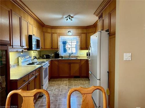 5 Hunter Drive S, Port Rowan, ON - Indoor Photo Showing Kitchen With Double Sink