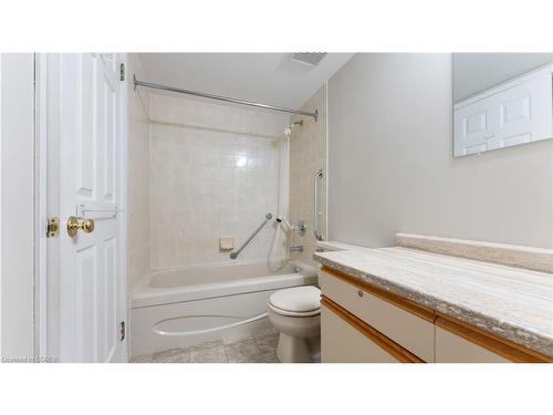 201-5 Mill Pond Court, Simcoe, ON - Indoor Photo Showing Bathroom