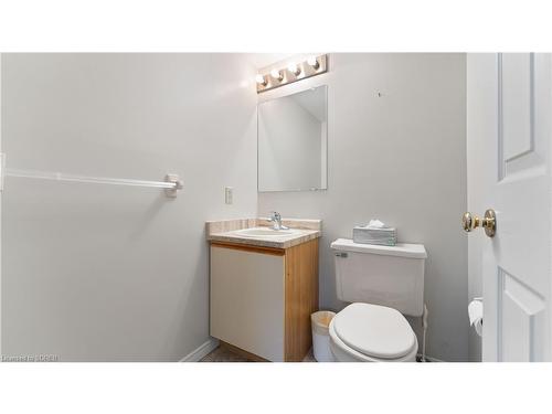 201-5 Mill Pond Court, Simcoe, ON - Indoor Photo Showing Bathroom
