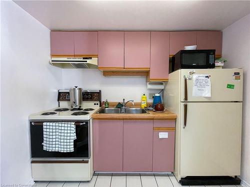 405-17 Mill Pond Court, Simcoe, ON - Indoor Photo Showing Kitchen With Double Sink