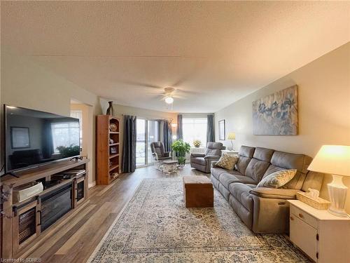 405-17 Mill Pond Court, Simcoe, ON - Indoor Photo Showing Living Room