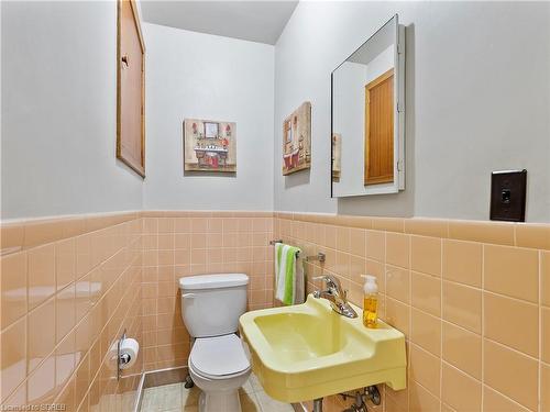709 Nelson Street W, Port Dover, ON - Indoor Photo Showing Bathroom