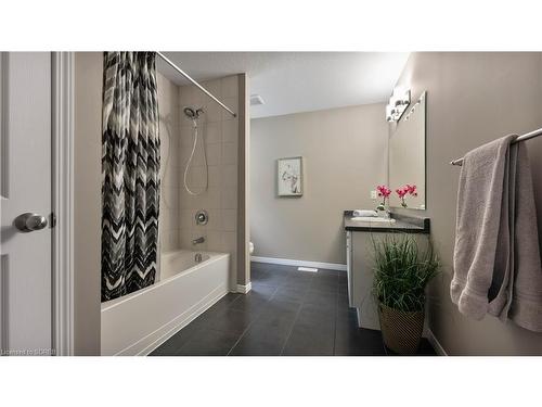 193 Woodway Trail, Simcoe, ON - Indoor Photo Showing Bathroom
