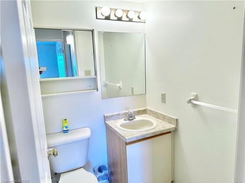 605-11 Mill Pond Court, Simcoe, ON - Indoor Photo Showing Bathroom