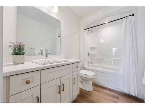47 Amber Street, Waterford, ON - Indoor Photo Showing Bathroom