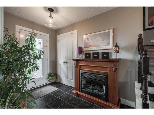 26 Summerhaven Crescent, Selkirk, ON - Indoor Photo Showing Living Room With Fireplace