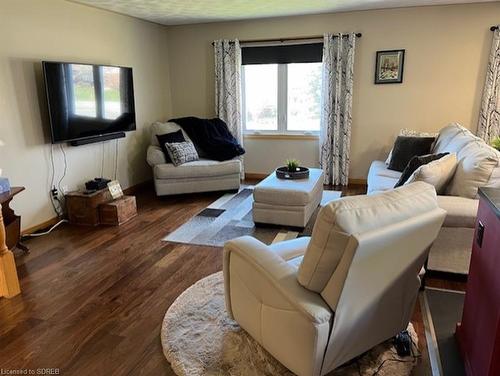 70 Ellis St, Port Rowan, ON - Indoor Photo Showing Living Room