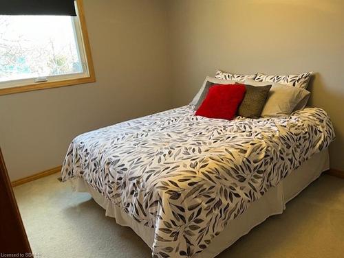 70 Ellis St, Port Rowan, ON - Indoor Photo Showing Bedroom