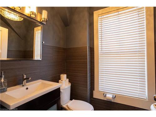 40 St Andrew Street, Port Dover, ON - Indoor Photo Showing Bathroom