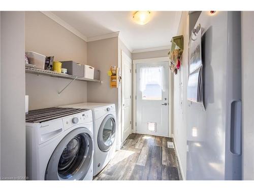 44 Oak Street, Vienna, ON - Indoor Photo Showing Laundry Room