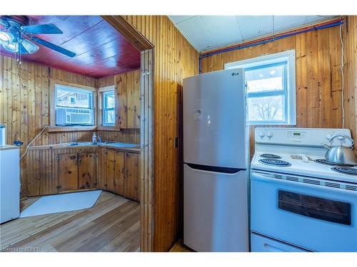 538 South Coast Drive, Nanticoke, ON - Indoor Photo Showing Kitchen With Double Sink