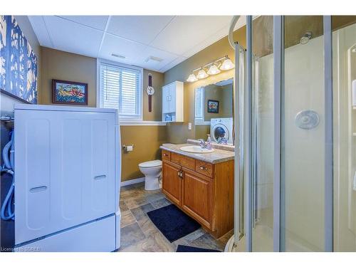 22 Lorraine Avenue, Tillsonburg, ON - Indoor Photo Showing Bathroom