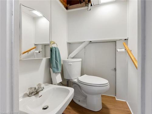30 Cherry Street, Simcoe, ON - Indoor Photo Showing Bathroom