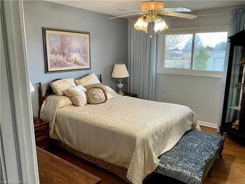 5 Woodland Crescent, Tillsonburg, ON - Indoor Photo Showing Bedroom