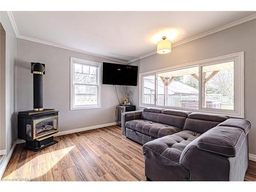 27 Carman Street, Norwich, ON - Indoor Photo Showing Living Room With Fireplace