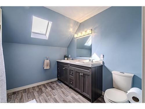 27 Carman Street, Norwich, ON - Indoor Photo Showing Bathroom