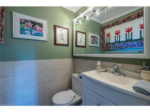 8 Oak Ridge Court, Port Dover, ON - Indoor Photo Showing Bathroom