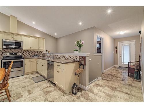 5 Trinity Lane, Waterford, ON - Indoor Photo Showing Kitchen With Upgraded Kitchen