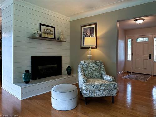 30 Sunninghill Drive, Port Dover, ON - Indoor Photo Showing Living Room