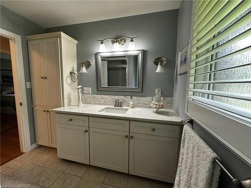 30 Sunninghill Drive, Port Dover, ON - Indoor Photo Showing Bathroom