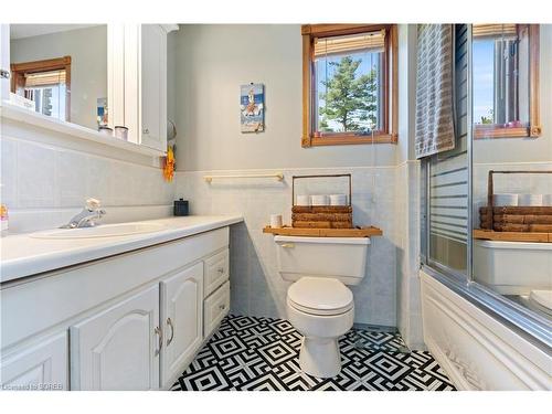 1410 Charlotteville 8 Road, Simcoe, ON - Indoor Photo Showing Bathroom