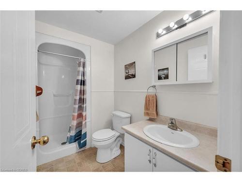 31 Leslie Avenue, Port Dover, ON - Indoor Photo Showing Bathroom