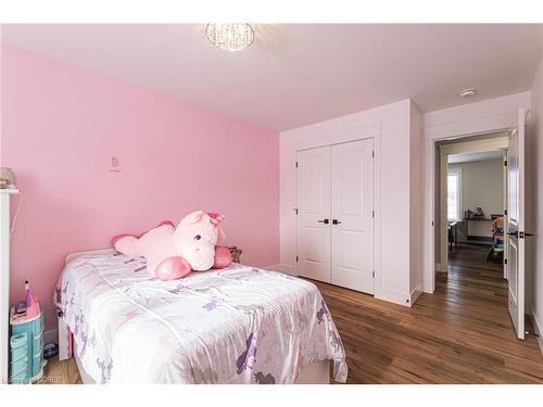 82 Sunview Drive, Norwich, ON - Indoor Photo Showing Bedroom