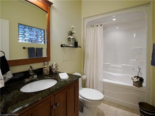 421 Queen Street S, Simcoe, ON - Indoor Photo Showing Bathroom