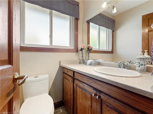 93 East Church Street, Waterford, ON - Indoor Photo Showing Bathroom