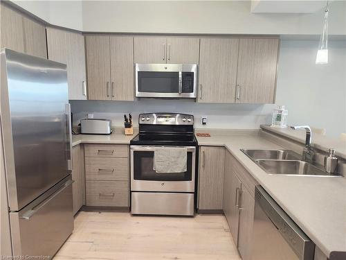 207-12 Erie Boulevard, Port Rowan, ON - Indoor Photo Showing Kitchen With Double Sink