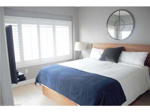 207-12 Erie Boulevard, Port Rowan, ON - Indoor Photo Showing Bedroom