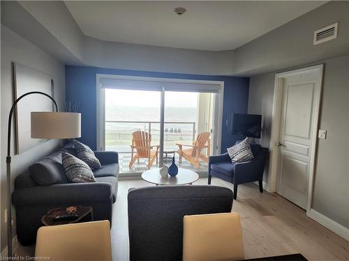 207-12 Erie Boulevard, Port Rowan, ON - Indoor Photo Showing Living Room