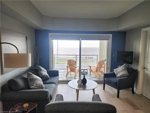 207-12 Erie Boulevard, Port Rowan, ON - Indoor Photo Showing Living Room