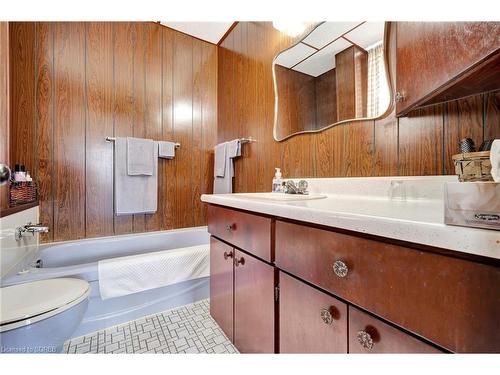 907 Forestry Farm Road, St. Williams, ON - Indoor Photo Showing Bathroom